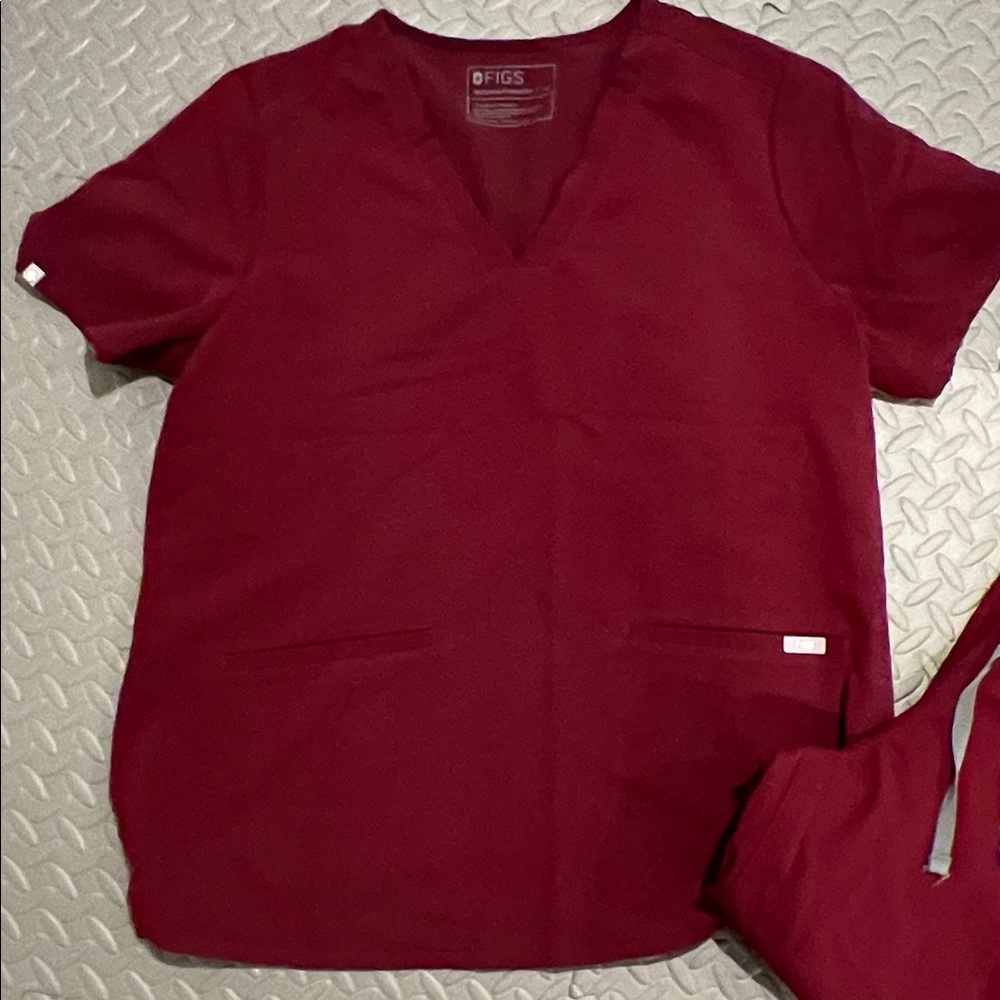 Figs Women's Casma three pocket top in Burgandy with matching Livingston pant XL